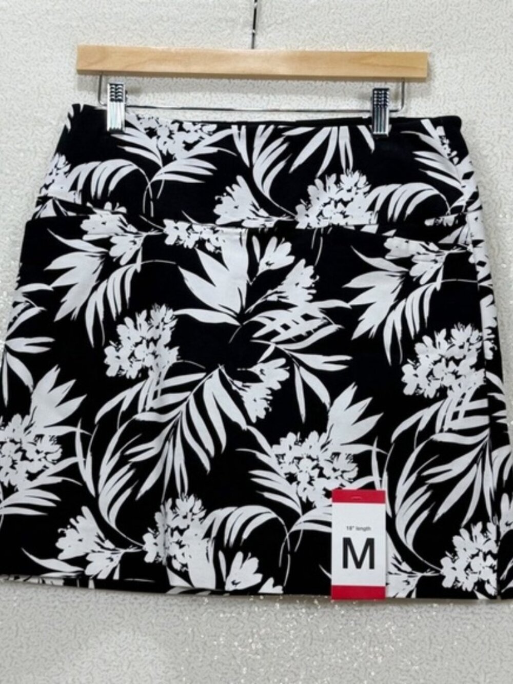 S.C. & Co. Black White Floral Skort with built in shorts and Pockets Size Medium